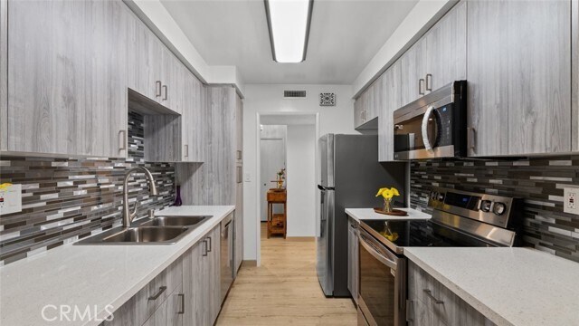 Foto del edificio - 528 N Jackson St