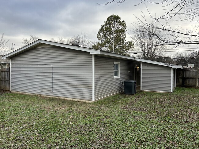 Building Photo - 2205 Evans Ave NW