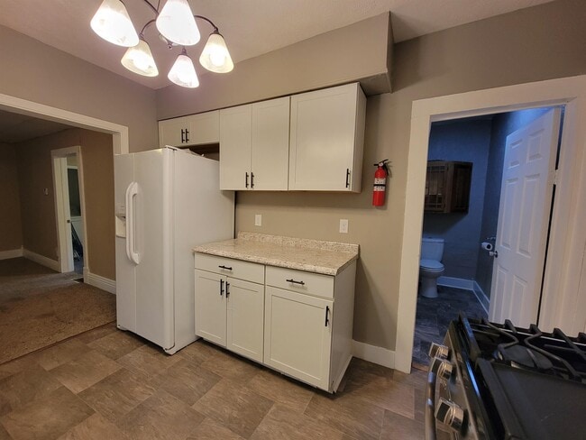 Building Photo - 419 Chestnut St