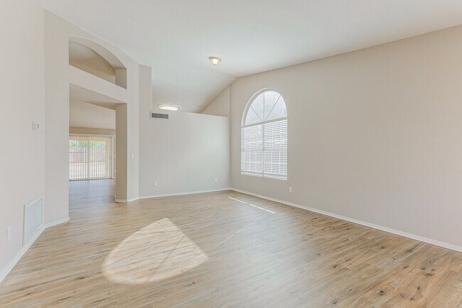Building Photo - 4262 E Alder Ave