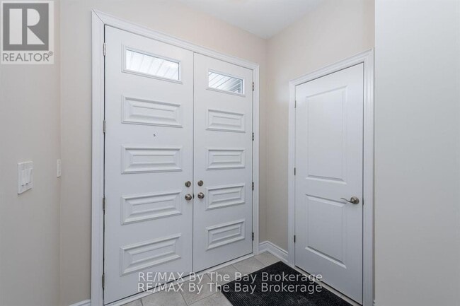 Building Photo - 3 Periwinkle Rd