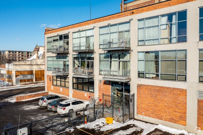 Building Photo - 627 Alexandrine St