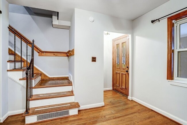 Foto del edificio - 3351 Clay St NE