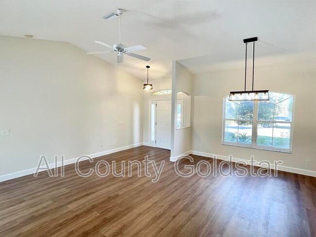 Foto del edificio - 2485 Traverse Ave