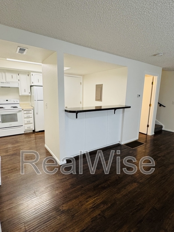 Building Photo - 4278 Meadowbrook Ct NE