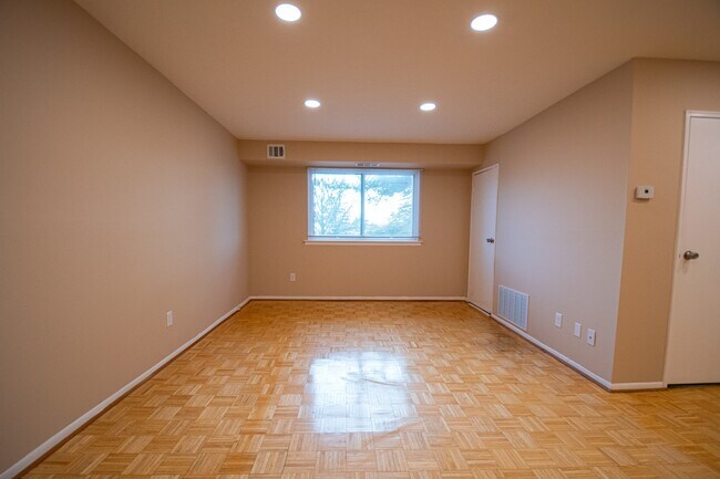 Foto del edificio - 9921 Bustleton Ave