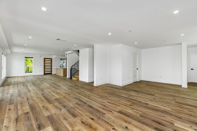 Foto del edificio - 571 N Mariposa Ave