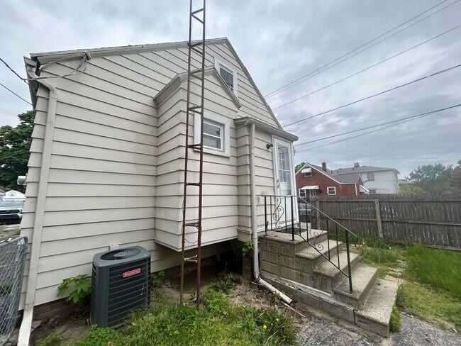 Foto del edificio - Charming 3-Bedroom Home in Peaceful West Toledo Neighborhood