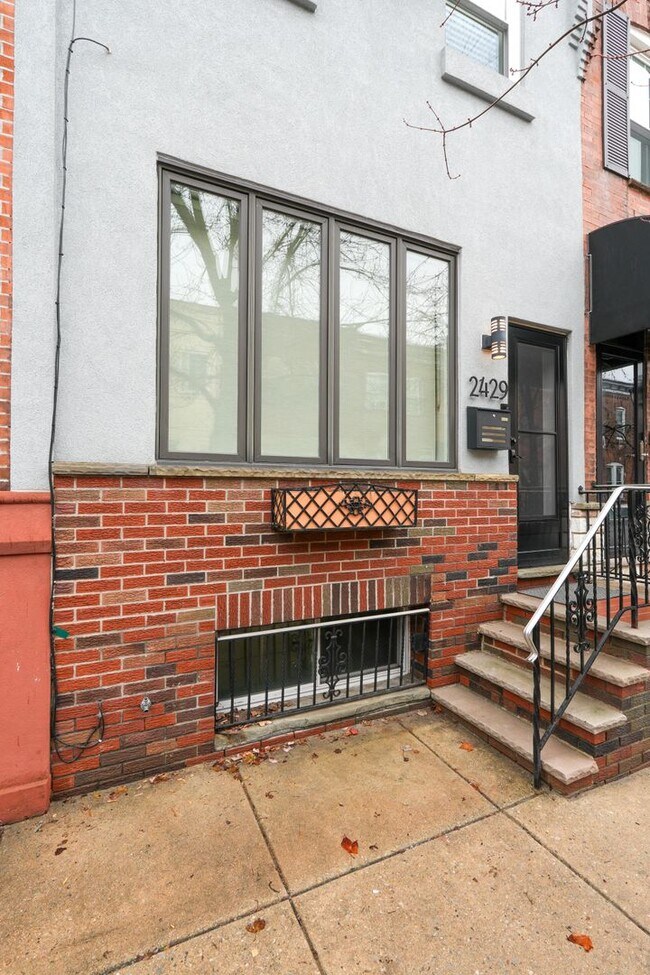 Foto del edificio - Updated 3BR townhome with finished basement in Girard Estate!