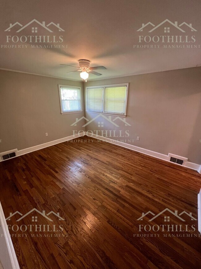 Foto del edificio - 3 Bedroom Home with Fenced Yard & Carport ...