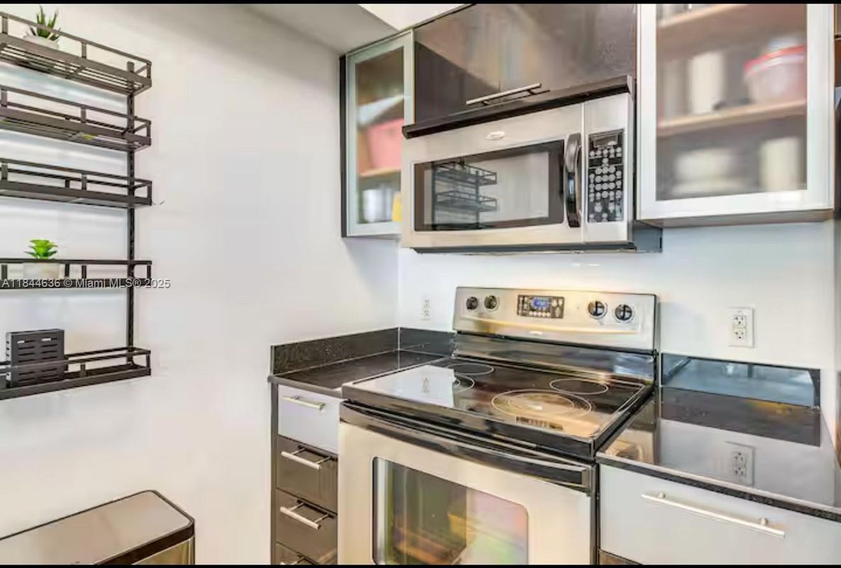 Building Photo - 1750 N Bayshore Dr