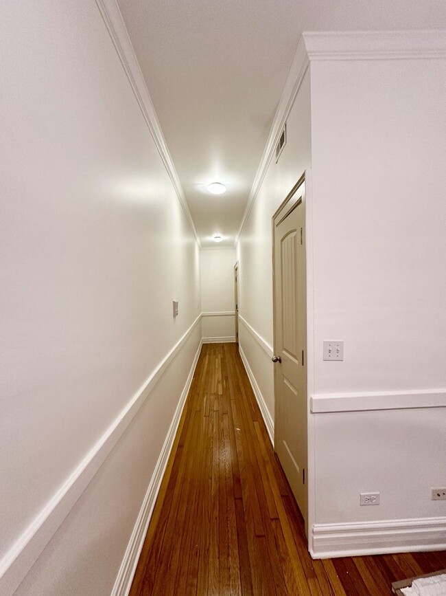 Building Photo - 3544 S King Dr