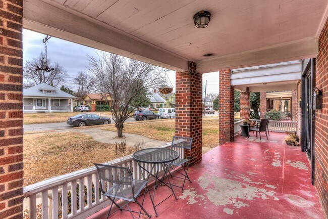 Building Photo - 1 Bed 1 Bath apartment in Okc close to Pla...
