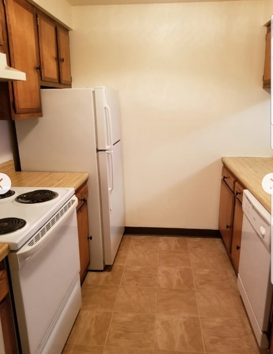 136 Brunswick Dr Unit D, Elyria, OH 44035 Room for Rent in Elyria, OH