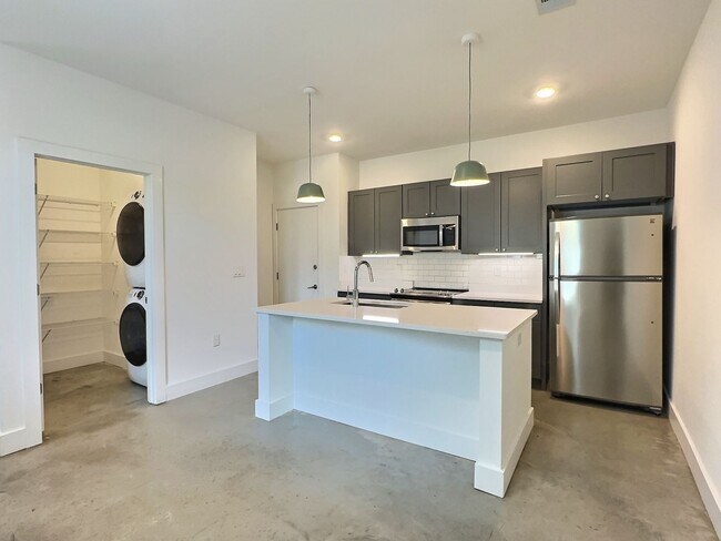 Foto del edificio - 3 Bed, 2 Bath Flat for Rent in Highly Desirable Hampstead!!!