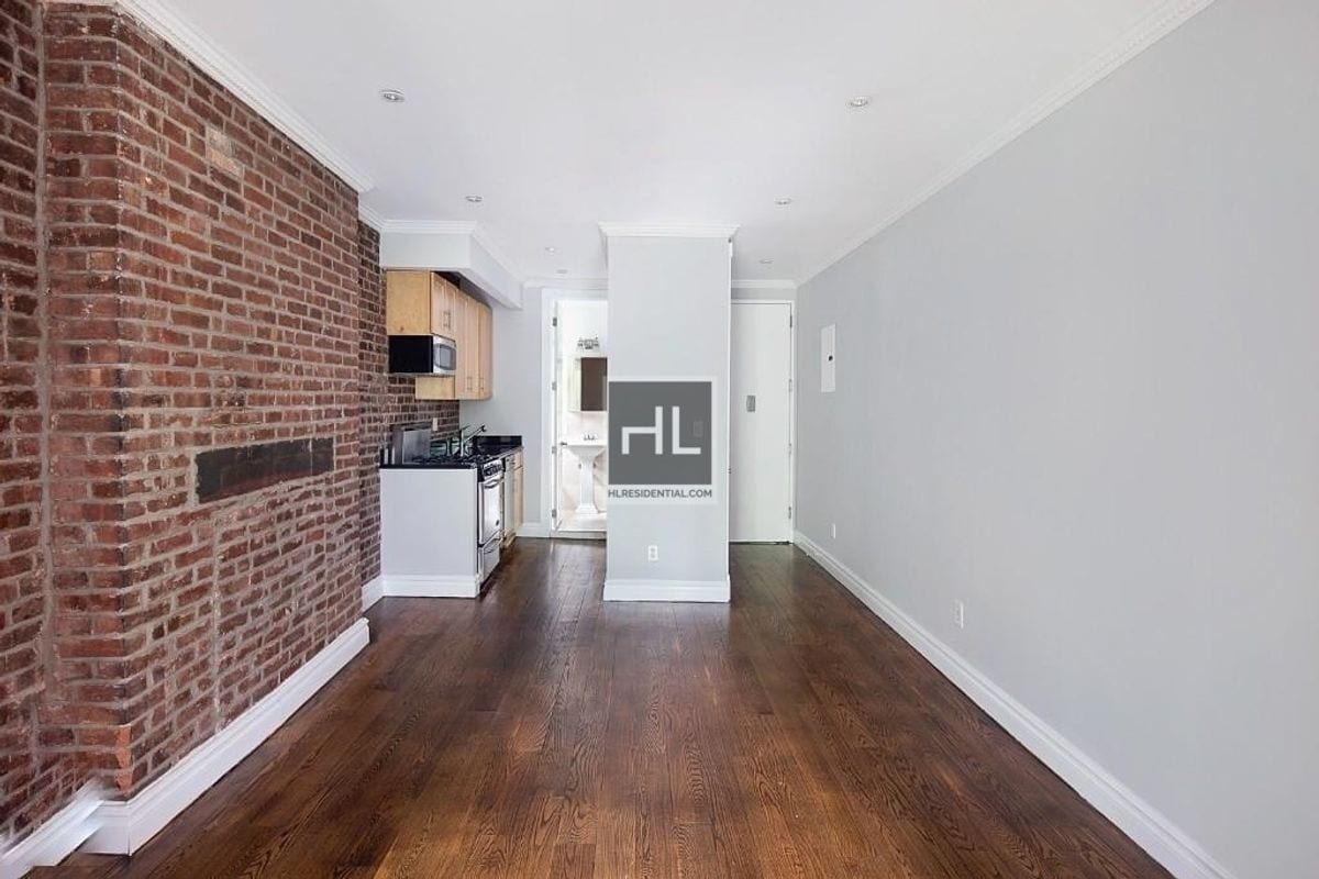 Primary Photo - Perry Street