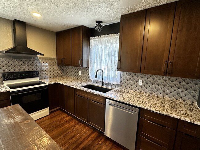 Building Photo - Charming Home in Athmar Park