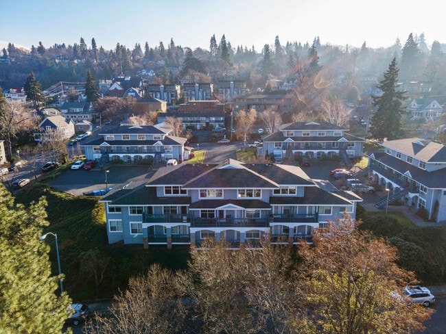 Building Photo - 714 Cascade Ave