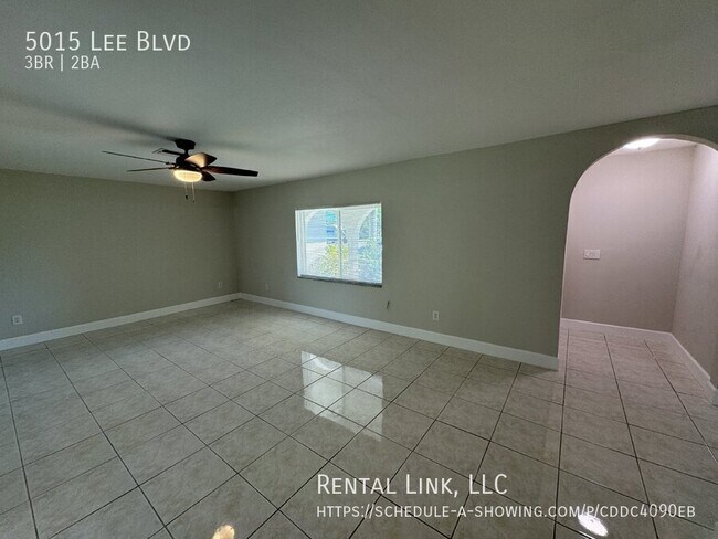 Foto del edificio - 5015 Lee Blvd