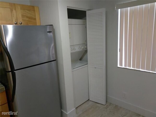 Foto del edificio - 2 br, 2 bath  - Royal Garden