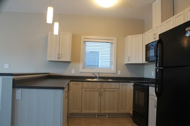 Building Photo - 3940 Claxton Loop SW