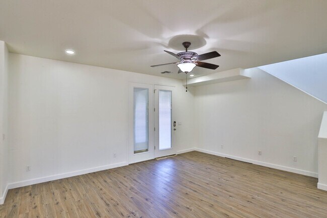 Foto del edificio - 4096 E Devon Drive