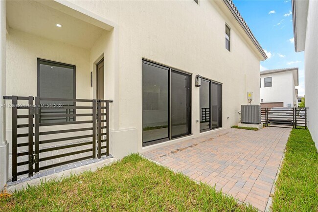 Building Photo - 4401 NW 80th Ct