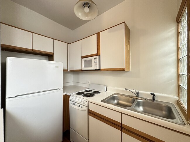 Foto del edificio - 638 W Barry Ave