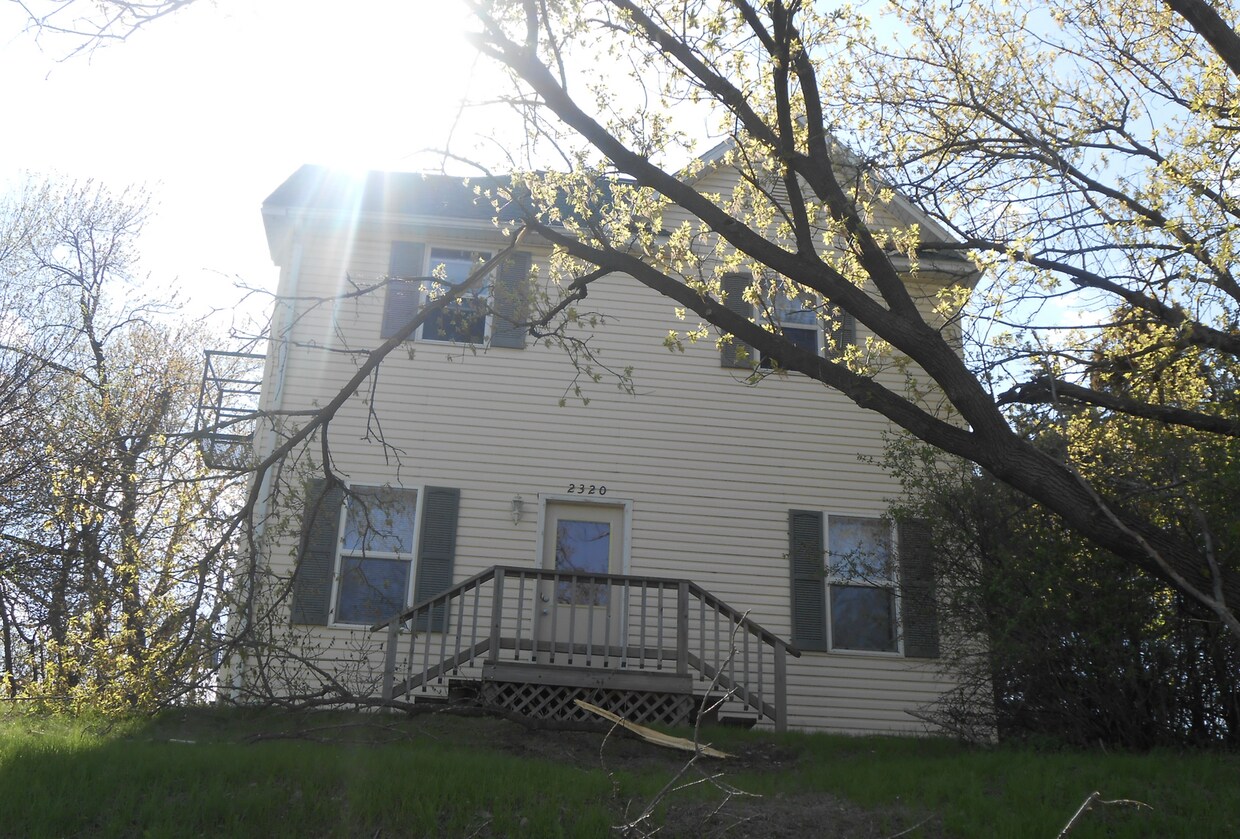 Foto principal - 2 bed 1 bath near UWEC area!