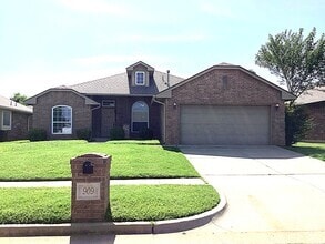 Building Photo - 909 Harvest Dr
