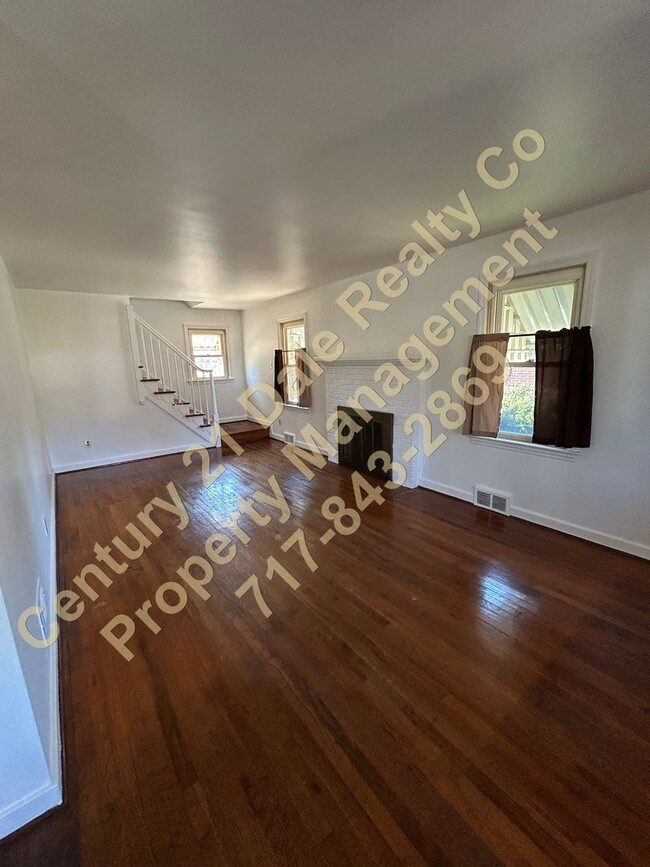 Building Photo - 3 BR, 1 Bath Home in Central York School D...