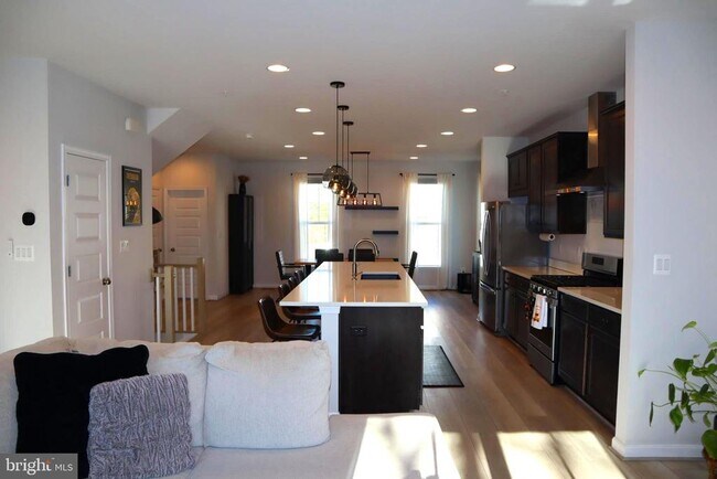 Foto del edificio - 585 Cross Chase Dr