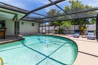 Building Photo - 542 SE 33rd Terrace