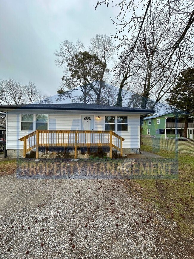 Building Photo - 4331 Lazard St