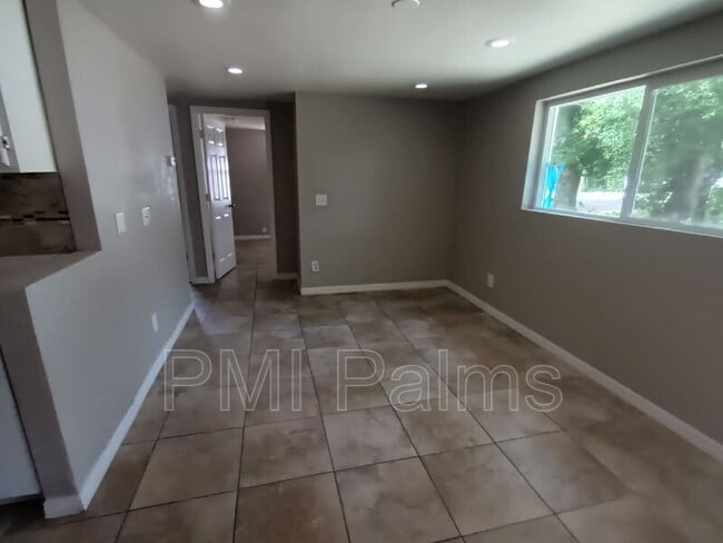 Building Photo - 2406 S 69th St