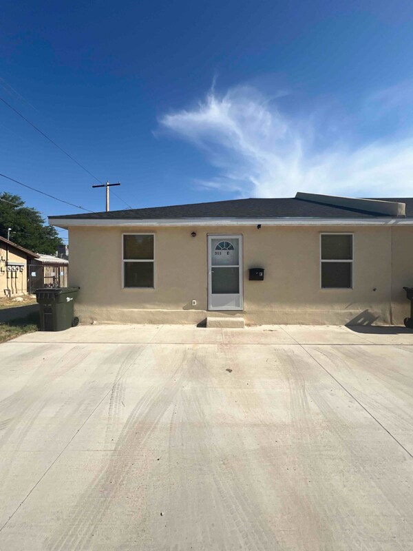 Primary Photo - 511 W Luckey St