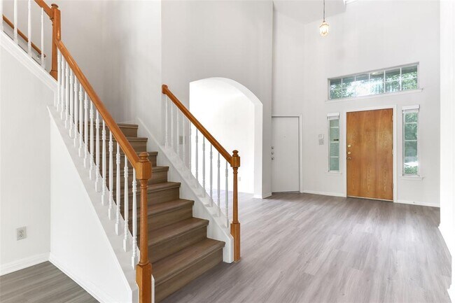 Foto del edificio - 8302 Cambria Dr