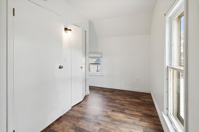 Building Photo - 208 E Downie St