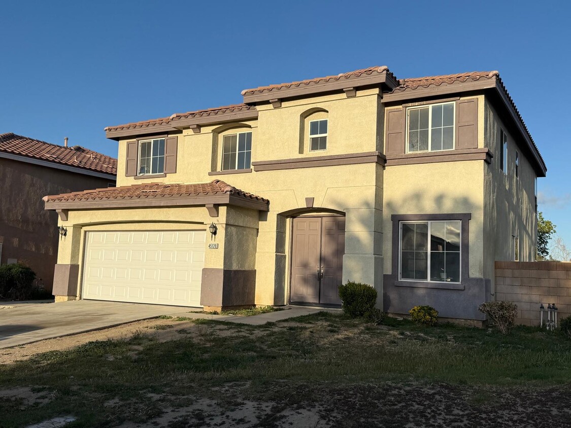 Foto principal - 45120 Palm Ln
