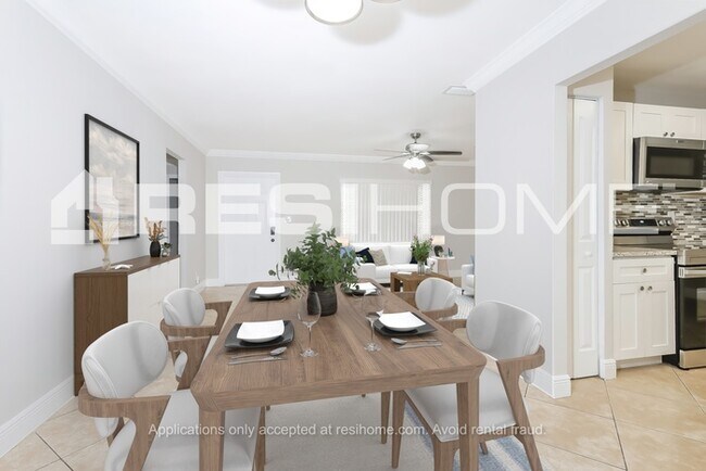 Building Photo - 9940 Spanish Isles Dr