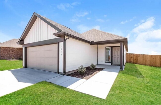 Building Photo - 1810 Crimson Lake Blvd