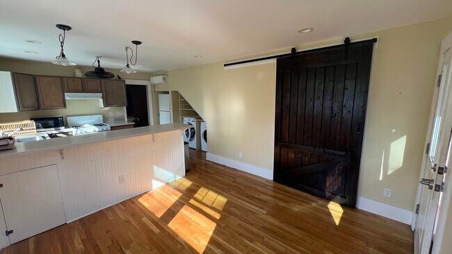 Foto del edificio - 113 Woodrow Ave