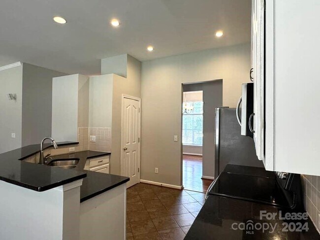 Building Photo - 9810 Oxford Woods Ct