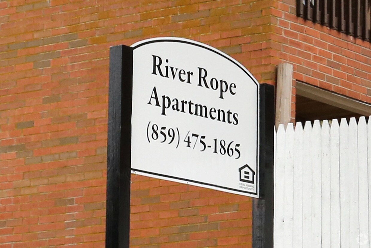 Building Photo - River Rope Apartments
