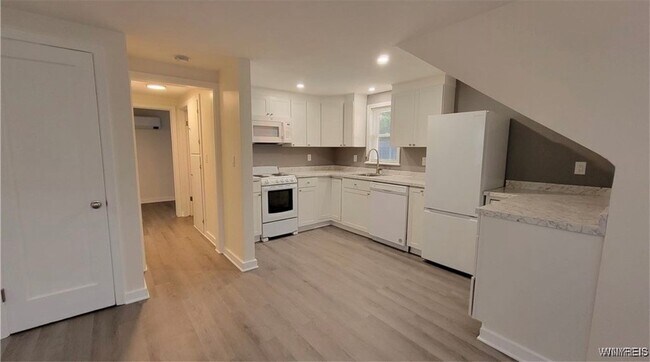 Foto del edificio - 156 Hoover Ave