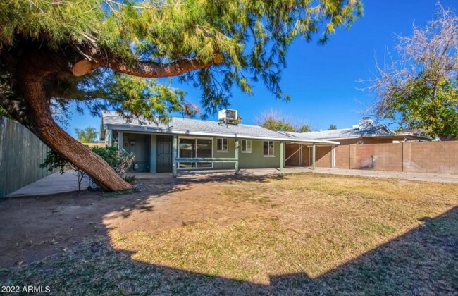 Foto del edificio - 2429 W Sunnyside Ave