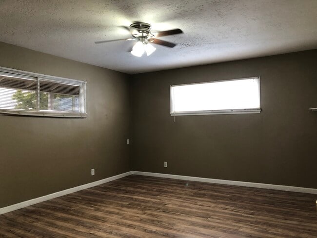 Building Photo - 5818 Pickering Ave