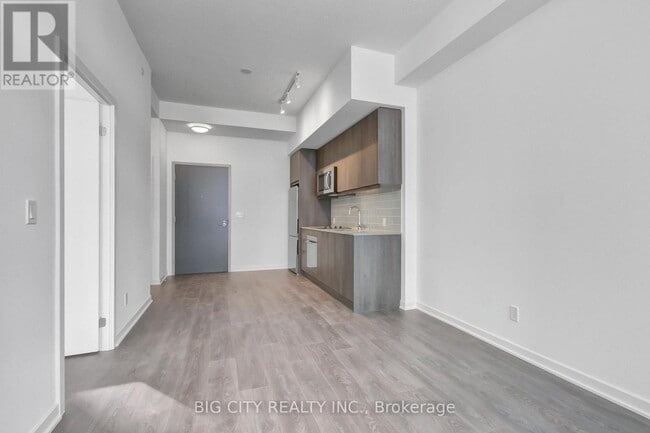 Building Photo - 38 Forest Manor Rd