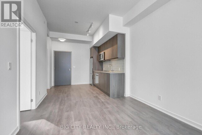 Photo du bâtiment - 38 Forest Manor Rd