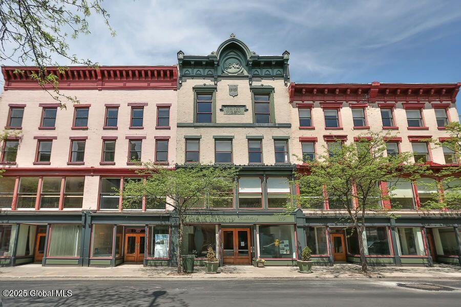 Primary Photo - 275-283-283 River St